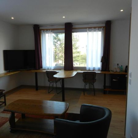 Hotel Les Charmilles De Mormal Landrecies Buitenkant foto