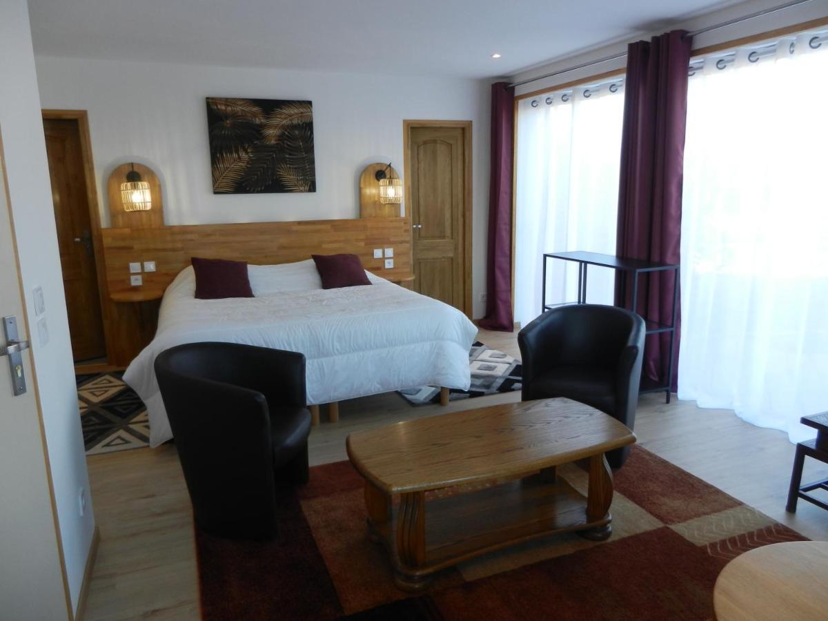 Hotel Les Charmilles De Mormal Landrecies Buitenkant foto