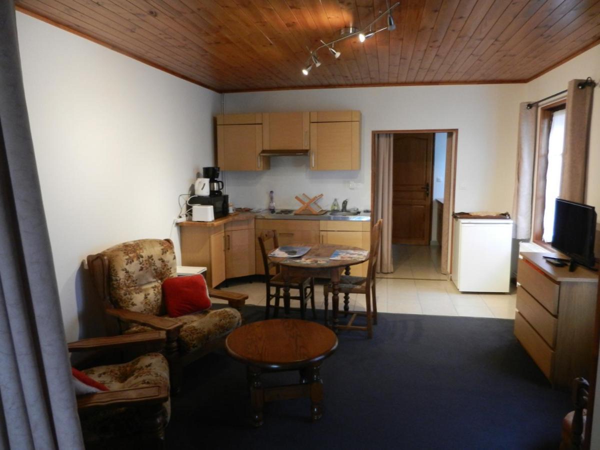 Hotel Les Charmilles De Mormal Landrecies Buitenkant foto