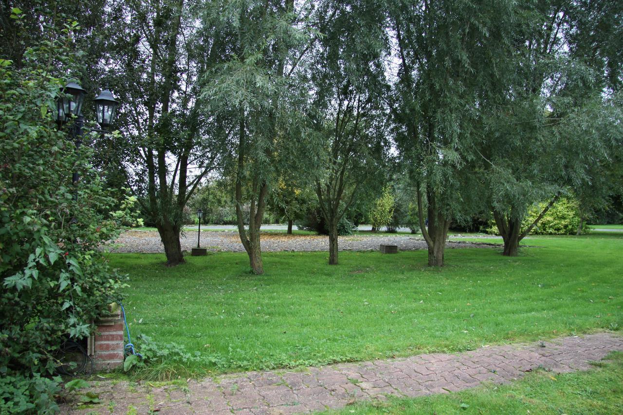Hotel Les Charmilles De Mormal Landrecies Buitenkant foto