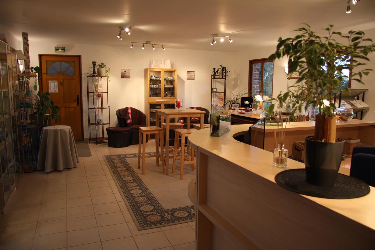 Hotel Les Charmilles De Mormal Landrecies Buitenkant foto