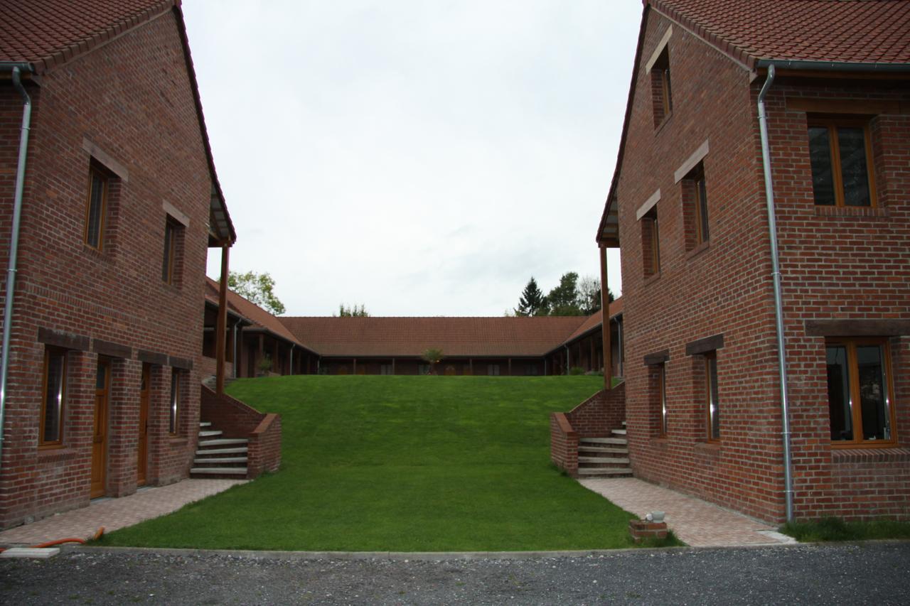 Hotel Les Charmilles De Mormal Landrecies Buitenkant foto