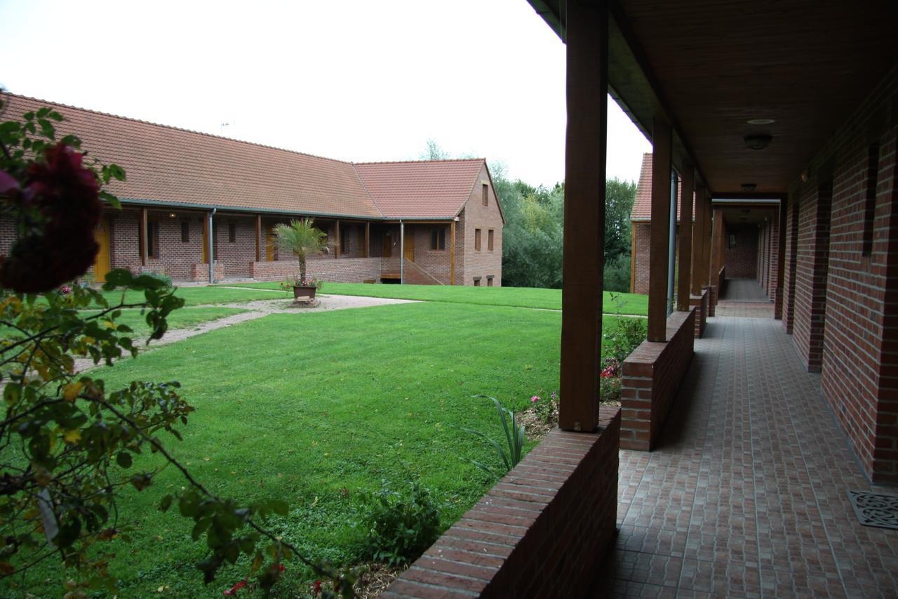 Hotel Les Charmilles De Mormal Landrecies Buitenkant foto